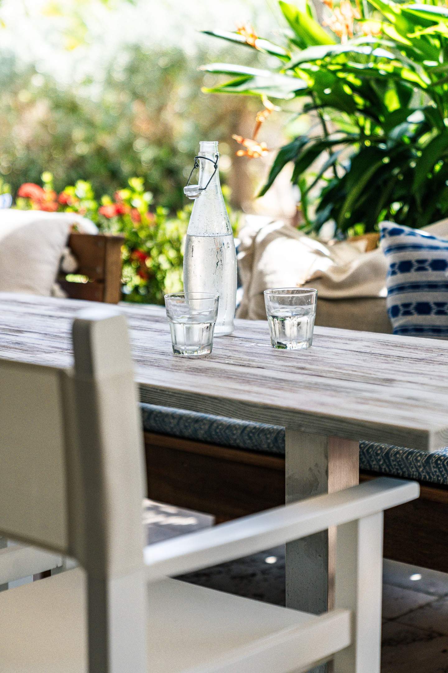 Garden dining detail